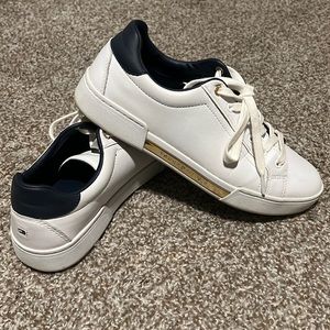 White Tommy Hilfiger sneakers. Women’s size 9